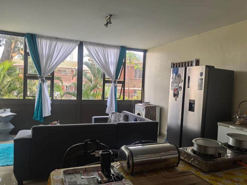 Comfy 2-Bed Apartment in Malvern, Queensburgh! - Photo 5