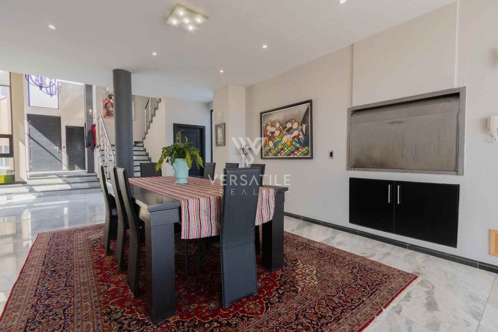 11 - Dining area with indoor BBQ