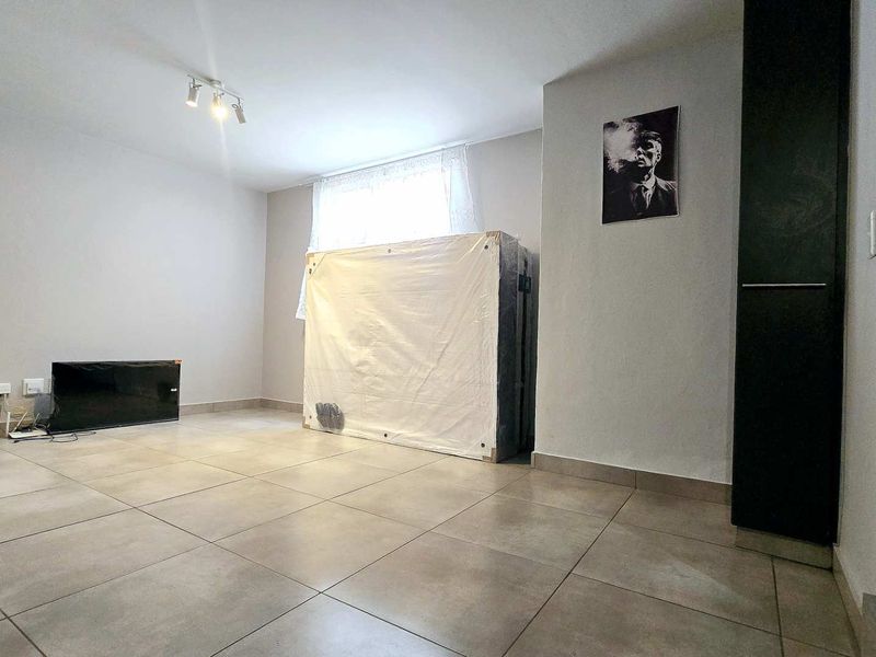 Modern One Bedroom Apartment in a Secure Lifestyle Complex - Photo 6
