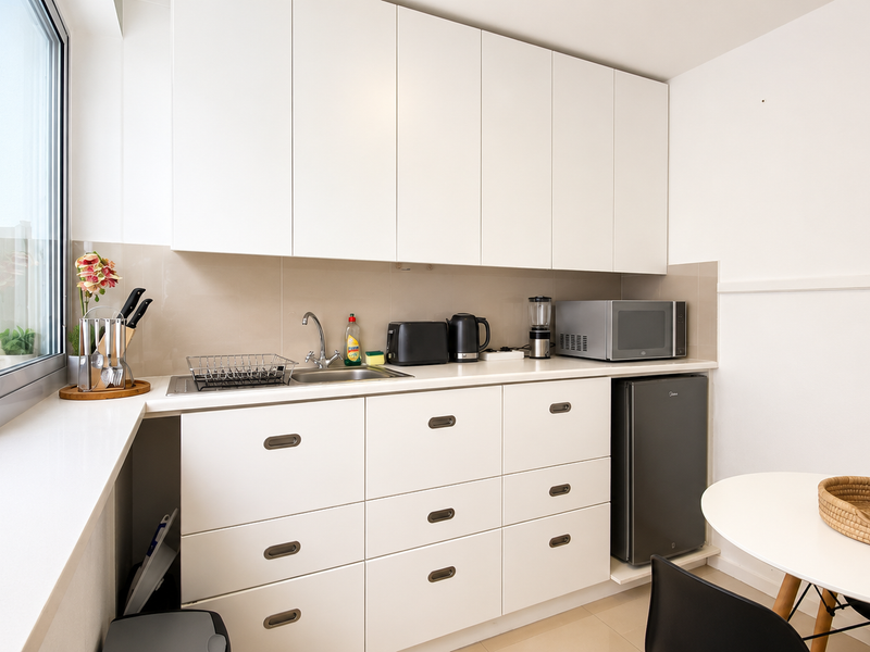 Secure Furnished Studio with Patio & Parking - Tamboerskloof - Photo 3