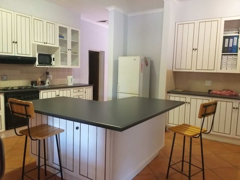 BACK ON MARKET - - Photo 2