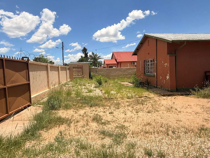 4 House for sale in Windhoek North with 3 Rooms outside - Photo 2
