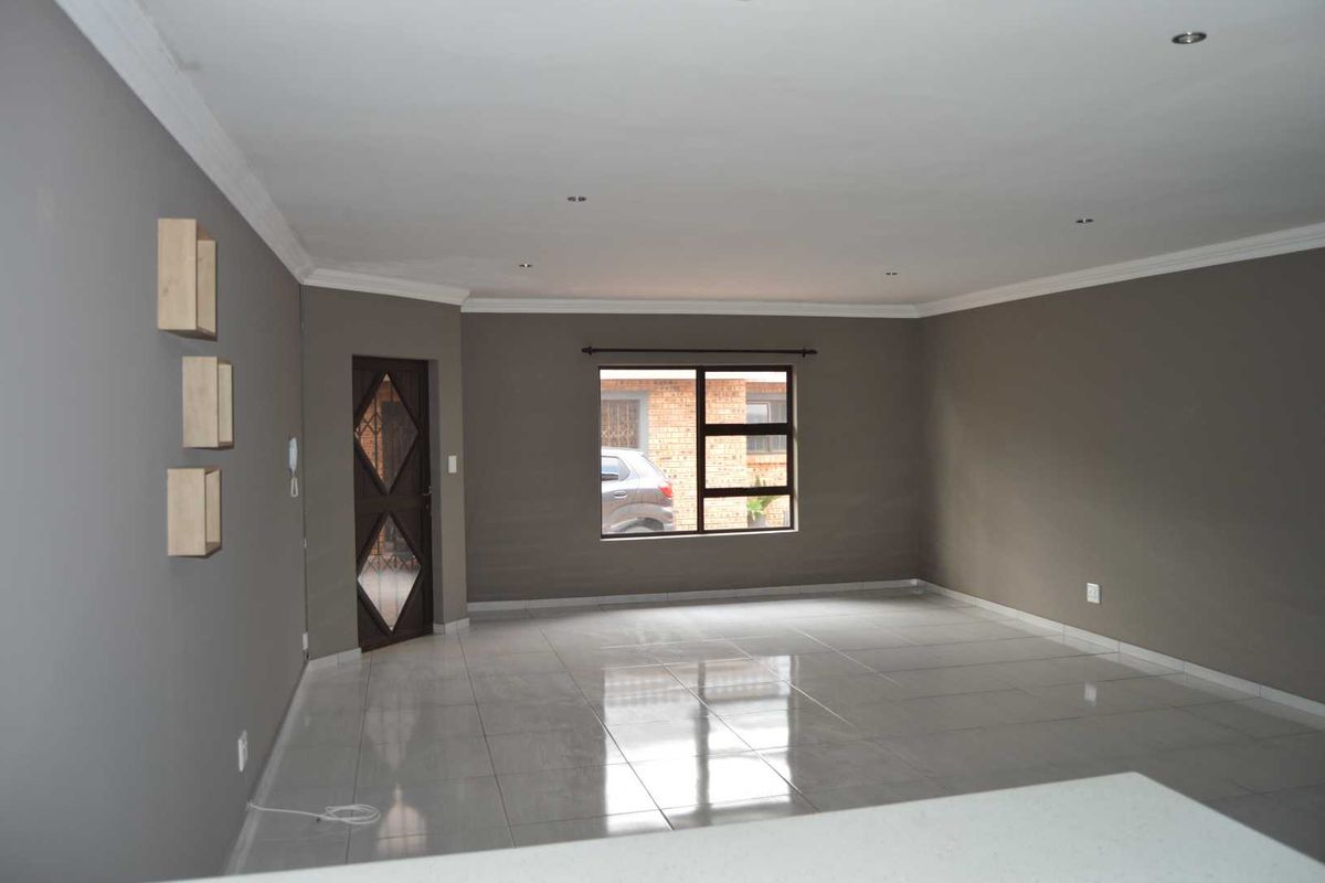 Modern Three Bedroom Cluster For Sale in Brackenhurst - Photo 5