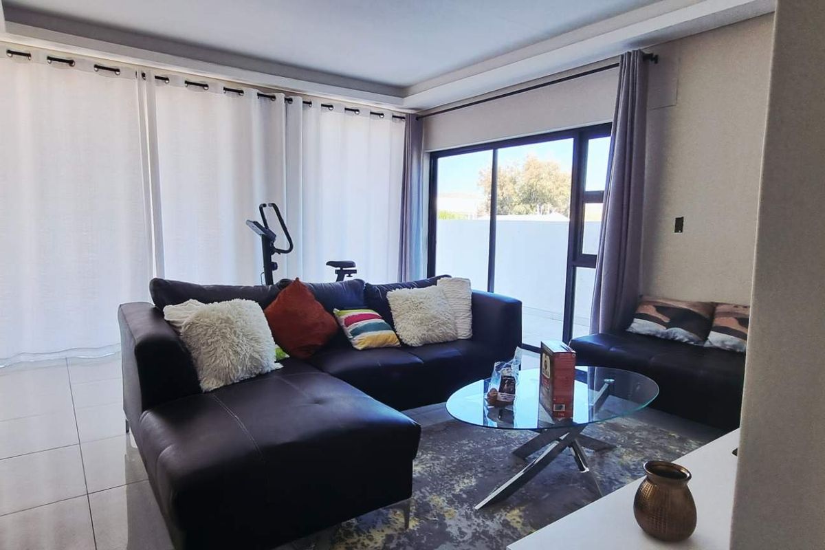 Cimbebasia 3 bedroom house with flat - Photo 4
