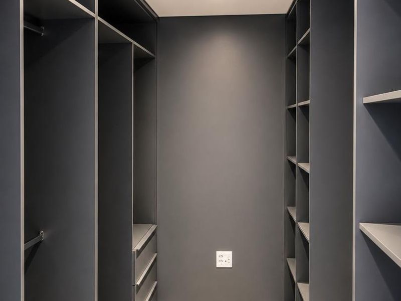 Modern 3 Bedroom/2 Bathroom to Let - Photo 2