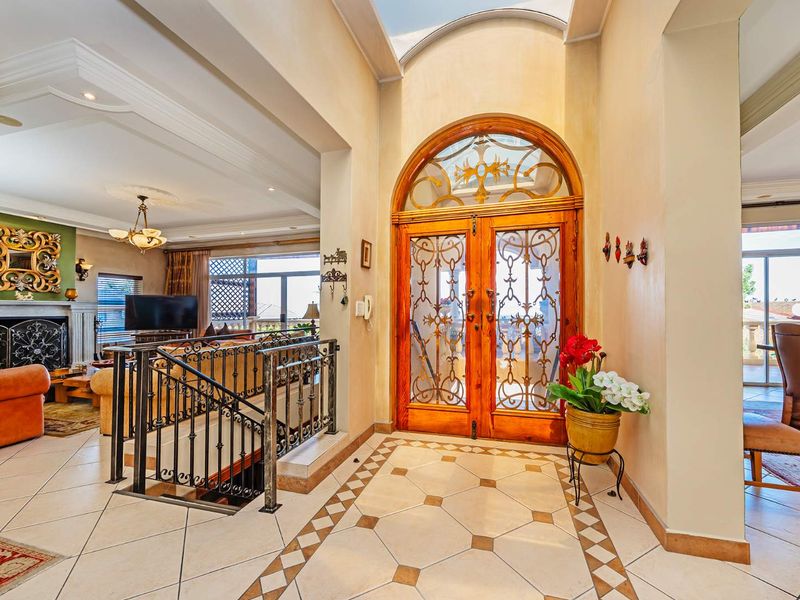 A Palatial Family Home - Photo 8