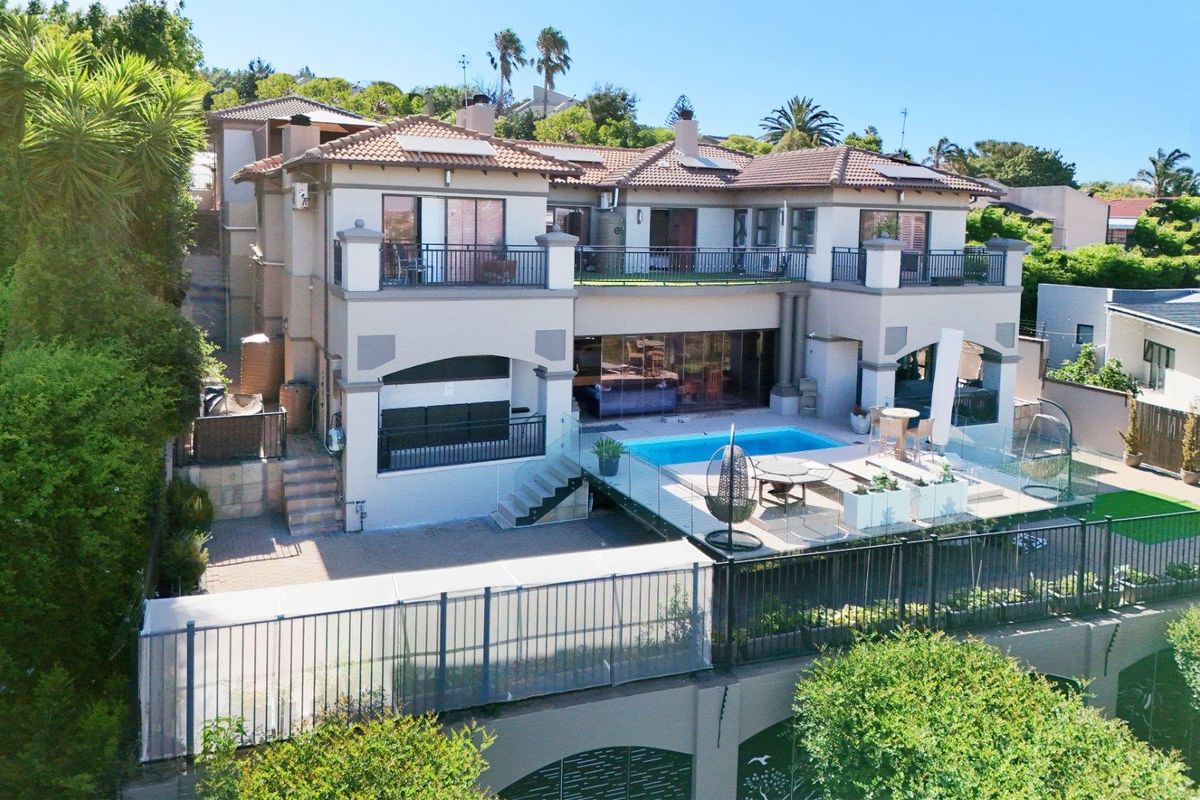 Entertainer’s Dream Home With Spectacular Views - Photo 2