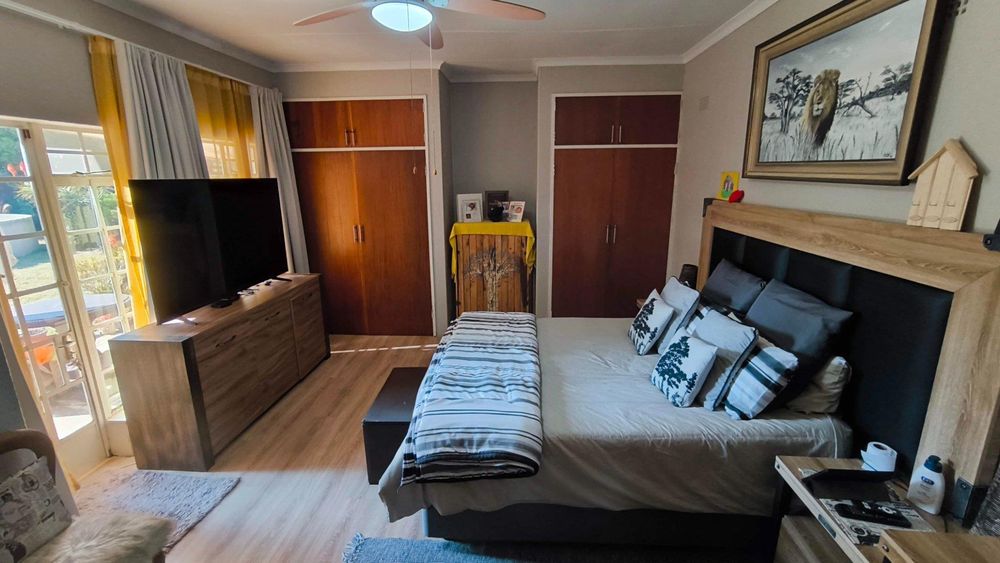 bedroom 4 (main)