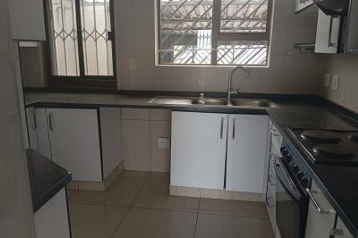 Townhouse for Sale - Photo 4