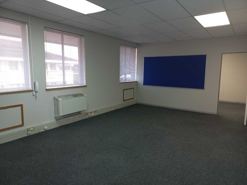 Office Park - First floor office space, available immediately! - Photo 5