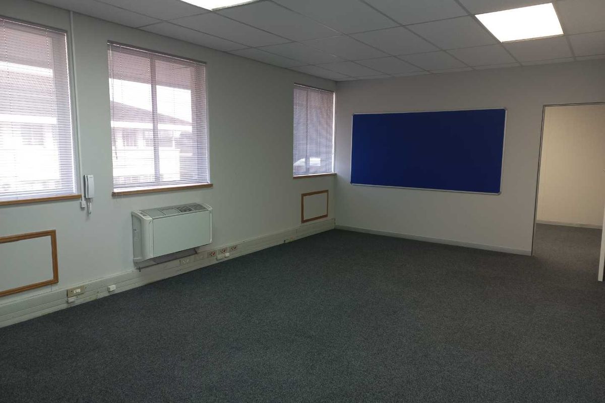 Office Park - First floor office space, available immediately! - Photo 5