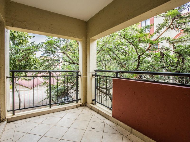 Bachelor Apartment with a Balcony - Photo 10