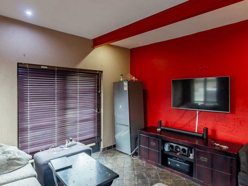 Spacious Family Home for Sale - Photo 6