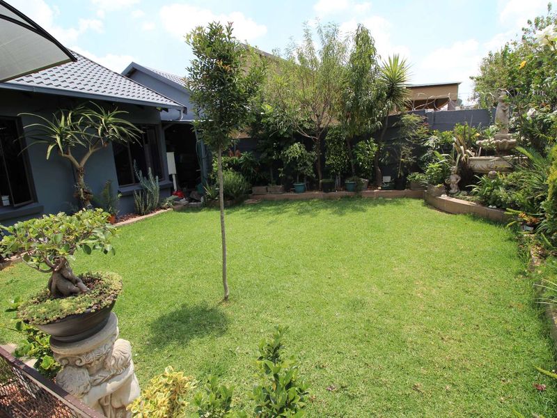 3 Bedroom, 2 Bathroom In Security Complex - Photo 2