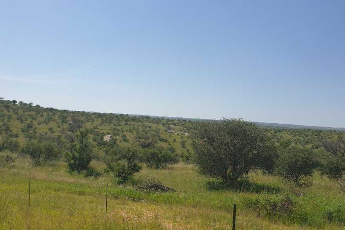 LIVE OFF THE GRID !!! 26.7km OUTSIDE WINDHOEK ! - Photo 5