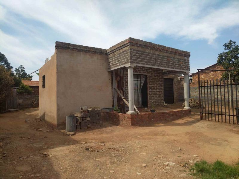 Vacant land with unfinished house for sale in Soshanguve South - Photo 9