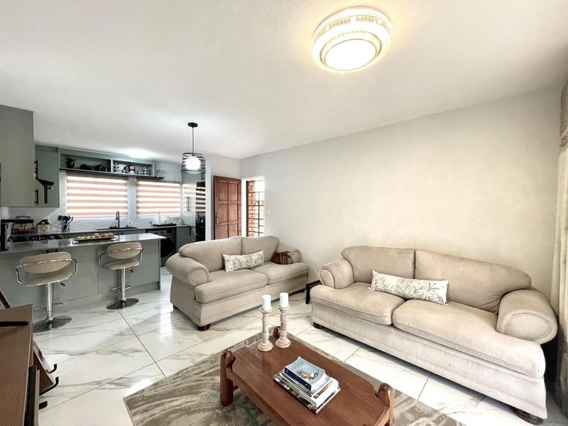 Modern Ground Floor Corner Unit with Private Garden. Newly renovated! - Photo 4