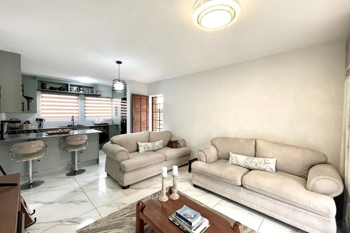 Modern Ground Floor Corner Unit with Private Garden. Newly renovated! - Photo 4