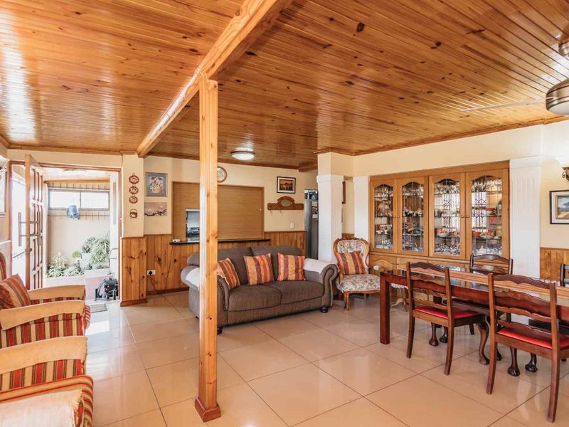 Inviting 4 Bedroom Haven: Spacious & Well-Maintained Residence - Photo 9