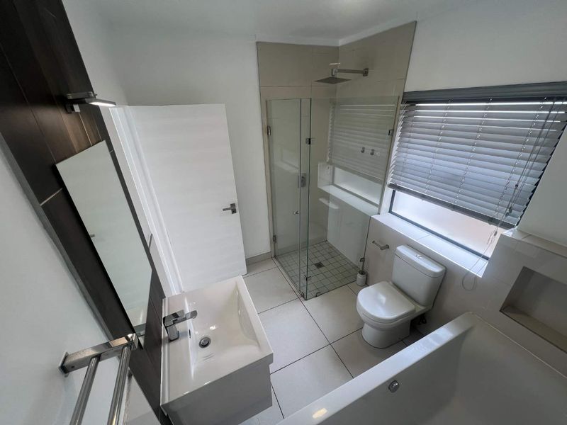 Stylish, Secure 1-Bed Apartment - Photo 8