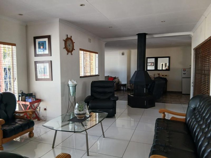 Lovely Family Home with Flat for sale - Photo 5