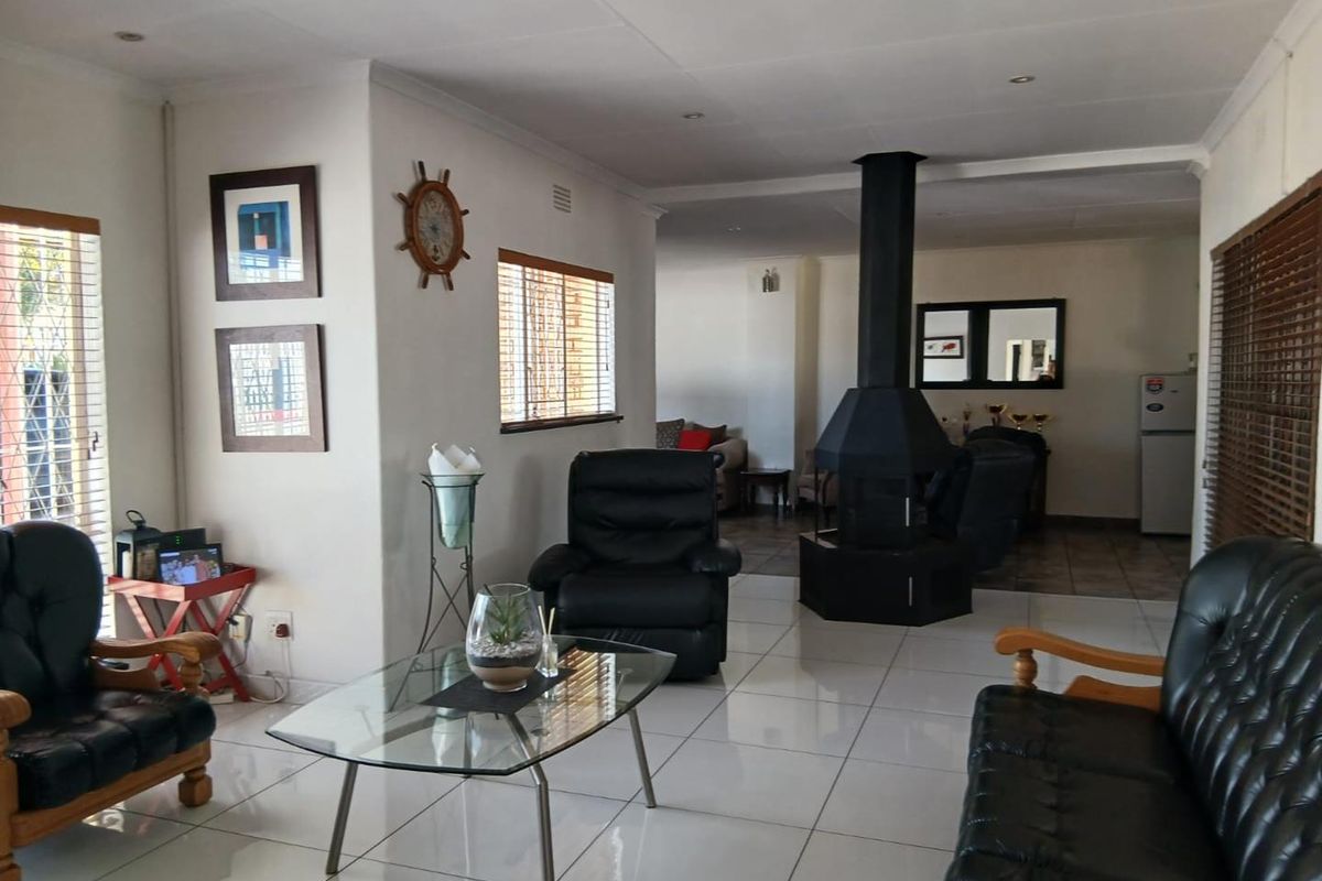 Lovely Family Home with Flat for sale - Photo 5