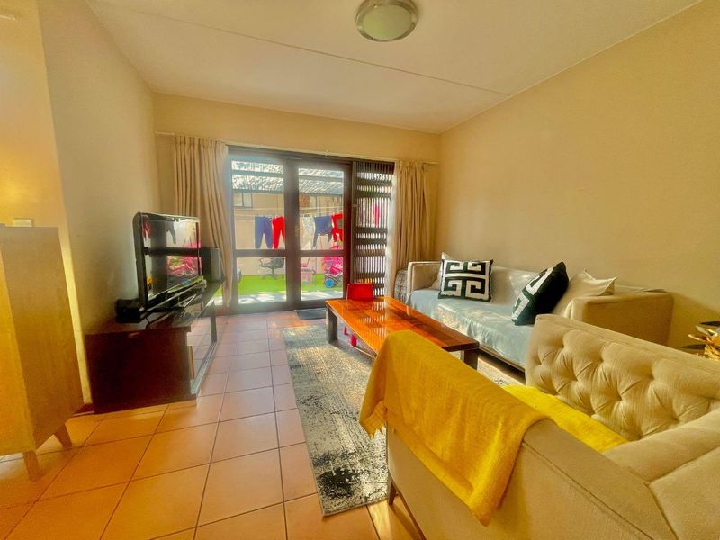 Townhouse (Duplex) — 2 Bedrooms, 2 Bathrooms - Photo 6