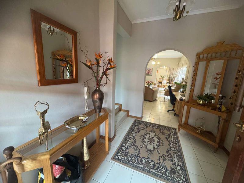Huge Face Brick Home for Sale - Photo 3