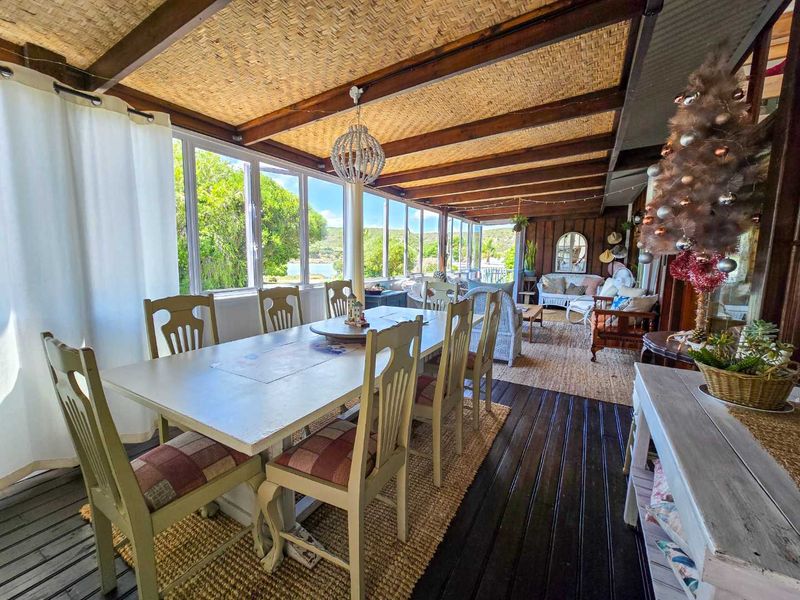 Family living with breathtaking river views. - Photo 5