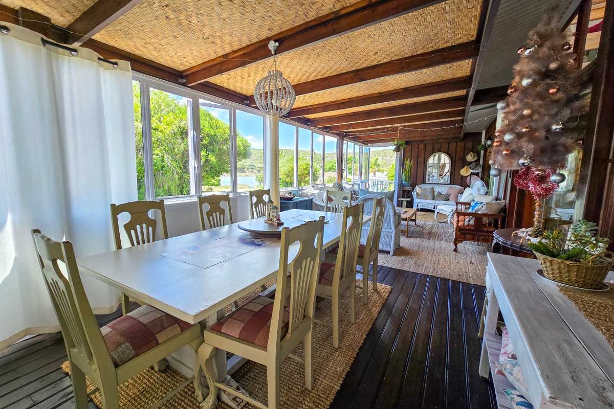 Family living with breathtaking river views. - Photo 5