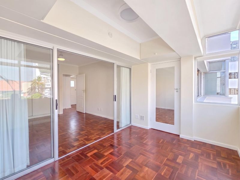 Spacious 1-Bed in Iconic Rapallo - Photo 4