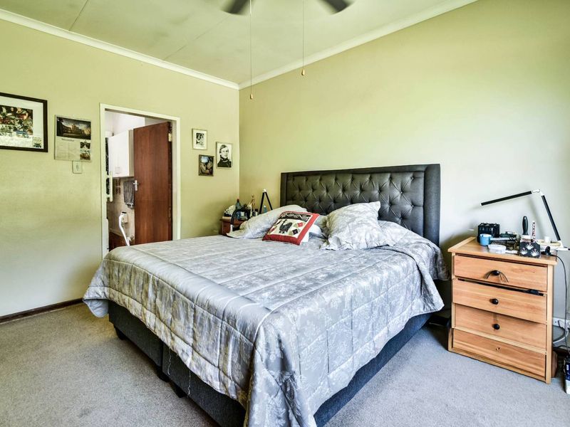 Grand old lady with solid bones. - Photo 10