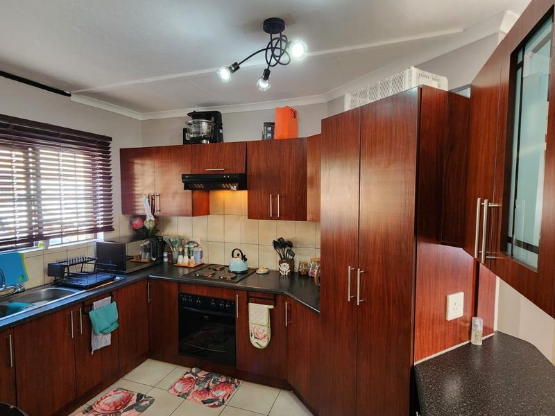 Safe, Stylish & Spacious 3-Bedroom Home available in Cashan! - Photo 4