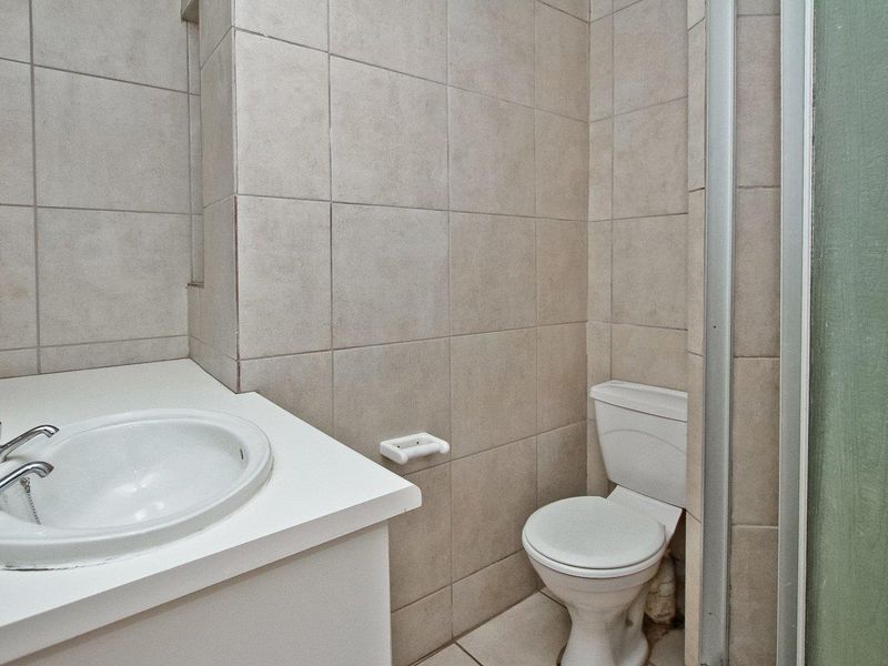 Secure Garden Living in the Heart of Morninghill Estate! - Photo 9