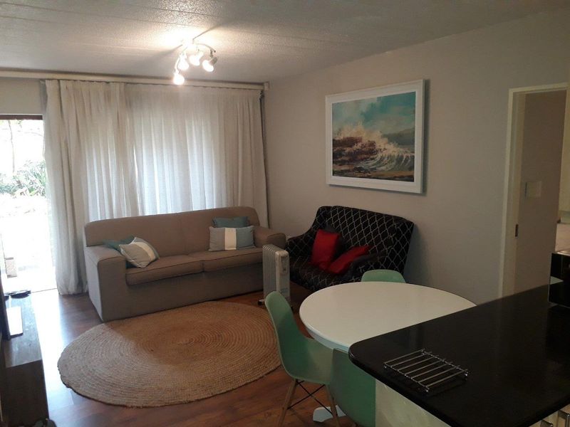 Spacious Bedroom & Modern Bathroom in Quiet Complex - Photo 3