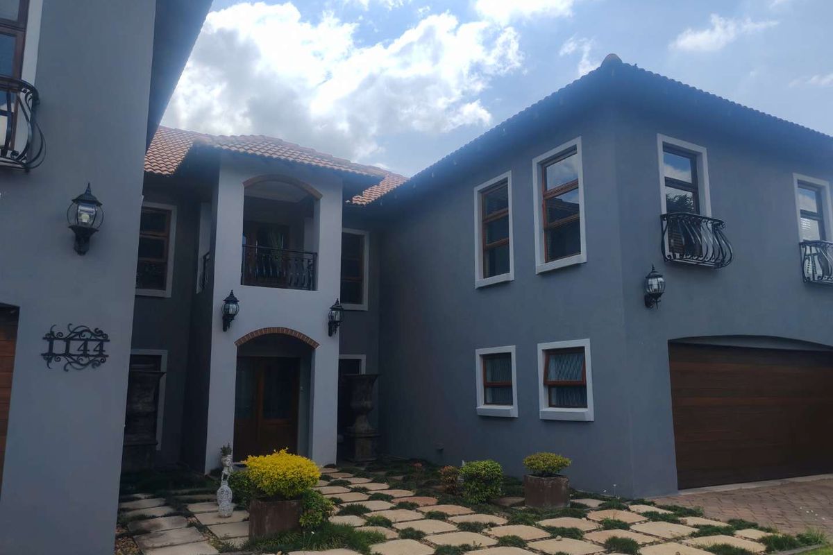 DUAL MANDATE - LOVELY BIG HOME WITH BEAUTIFUL VIEW AND SUNSETS - Photo 5