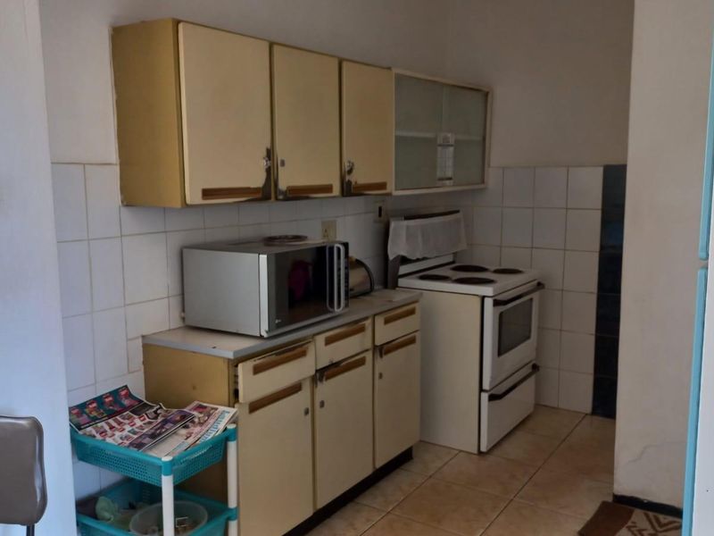 3 Bedroom house in Laudium - Photo 4