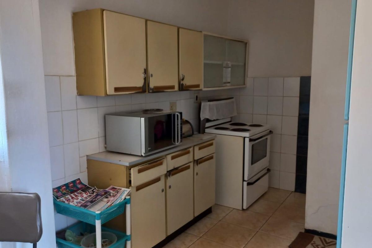 3 Bedroom house in Laudium - Photo 4