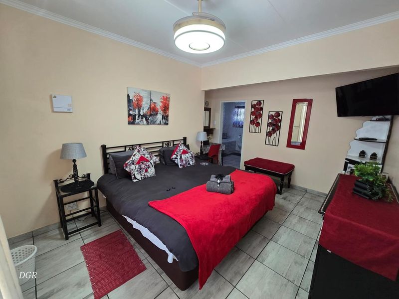 Exceptional Guesthouse: Luxury and Convenience in a Prime Location - Photo 3