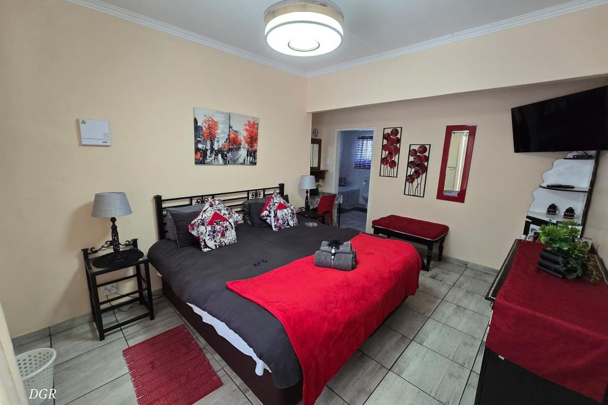 Exceptional Guesthouse: Luxury and Convenience in a Prime Location - Photo 3