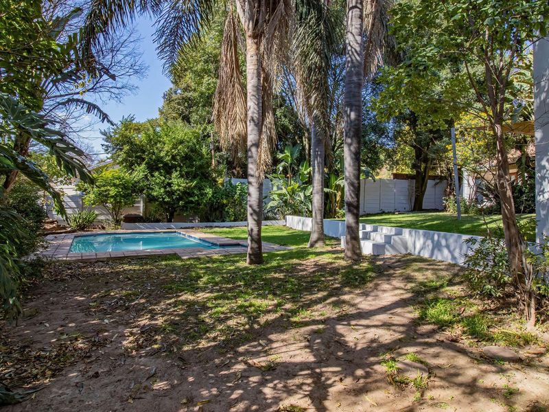 Magnificent 5 Bedroom Family Home with Bar and Exceptional Entertainment Areas in Fairland - Photo 6