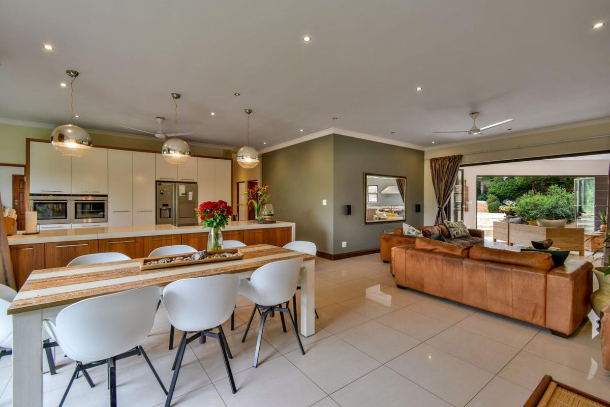 MASTERPIECE FAMILY HOME IN OLD FAERIE GLEN - Photo 3