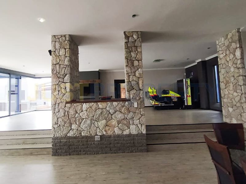 5 Bedroom Family Home - Photo 3