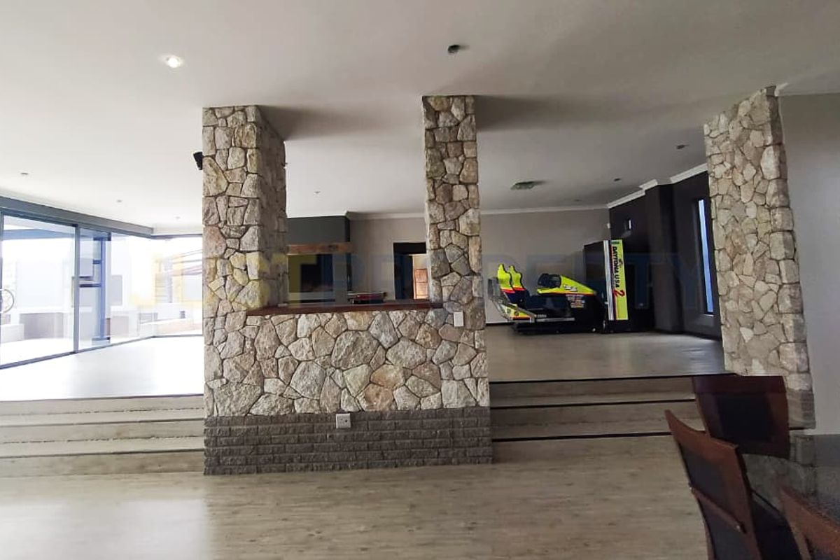 5 Bedroom Family Home - Photo 3