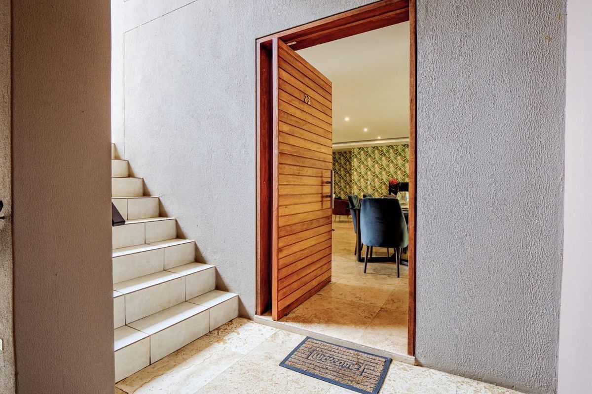 3 Bedroom Ground Floor Apartment - Photo 2