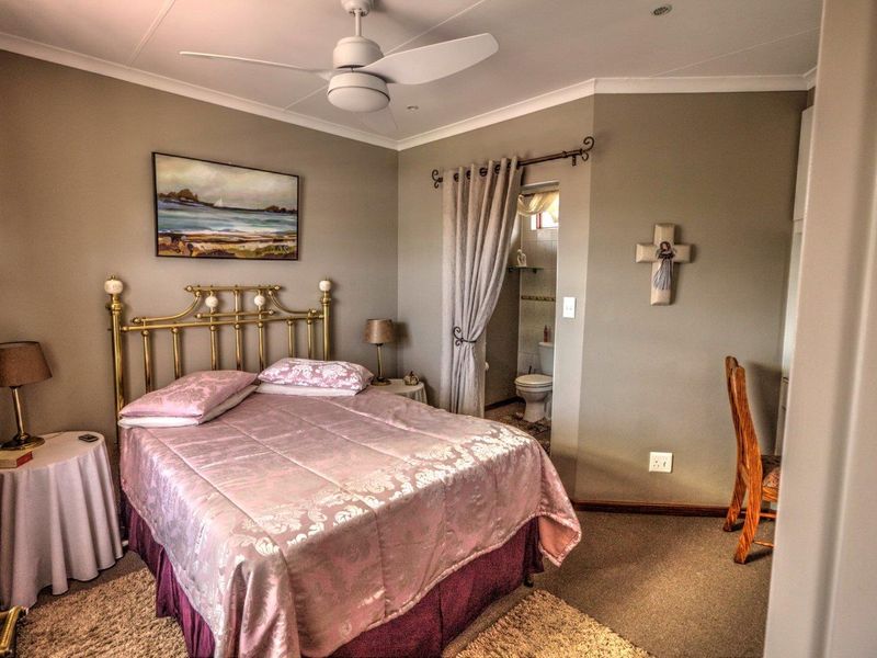 Charming Family Home in a Secure Estate - Photo 6