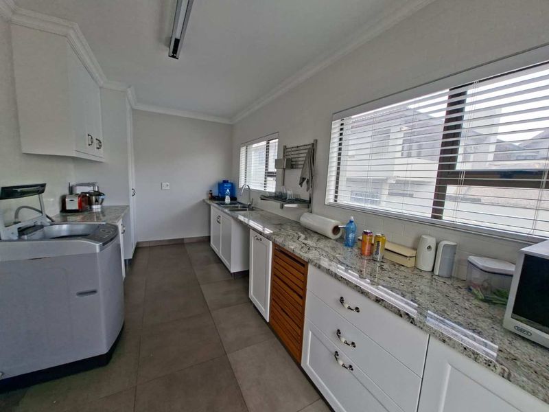 Location! Location! Location! - Photo 9