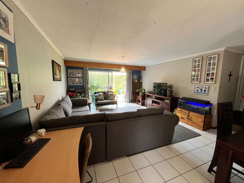 A security complex inside an estate! - Photo 7