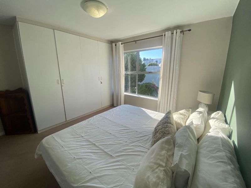 2 bedroom Modern Apartment in HOUT BAY - Photo 8