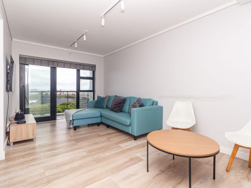 Two Bedroom Apartment With Lovely Views - Photo 6